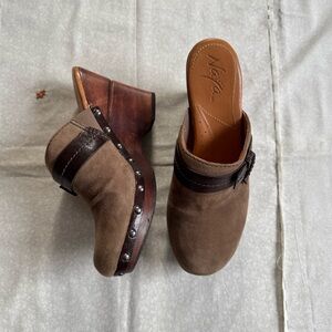Naya Irina Brown Suede Women's Clogs with Dark Accents
